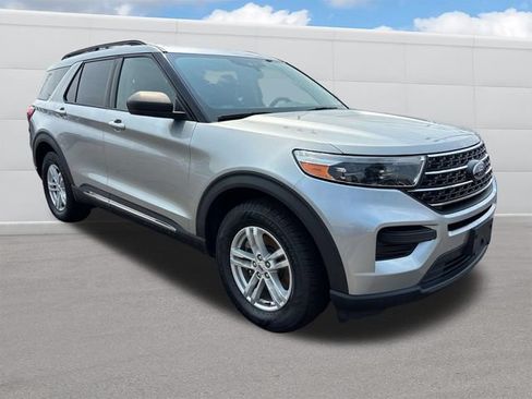 Used 2020 Ford Explorer XLT w/ Comfort Package AWD/4WD image 8