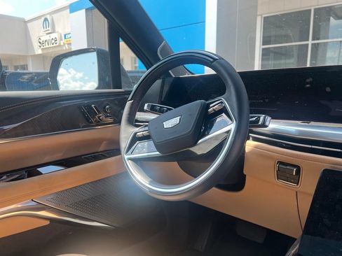 Certified 2025 Cadillac Escalade IQ Sport 2 AWD/4WD image 13