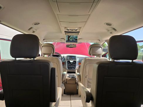Used 2014 Chrysler Town & Country Touring-L w/ Driver Convenience Group FWD image 51