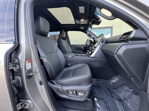 Used 2024 Lexus LX 600 4WD w/ Luxury Package image 31