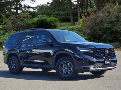 New 2025 Honda Pilot TrailSport