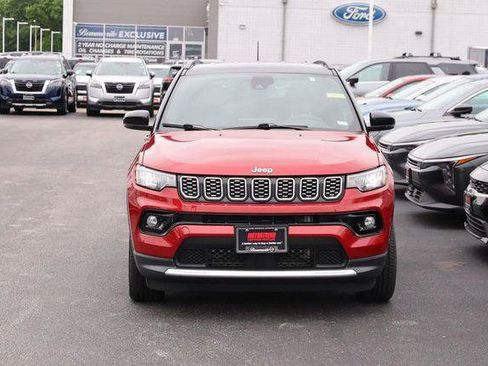 Used 2025 Jeep Compass Limited AWD/4WD image 4