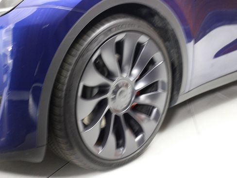 Used 2024 Tesla Model Y Performance AWD/4WD image 16