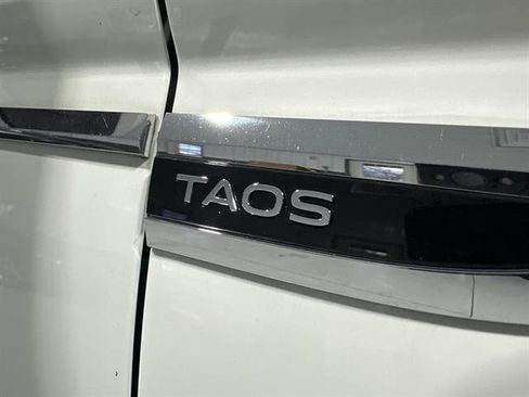 Certified 2022 Volkswagen Taos SE image 12