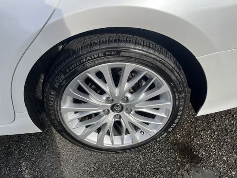 Used 2020 Toyota Camry XLE image 11