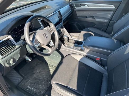Certified 2023 Volkswagen Atlas Cross Sport SE w/ Black Wheel Package image 6