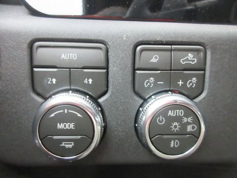 New 2026 GMC Sierra 1500 SLT w/ SLT Premium Plus Package AWD/4WD image 17