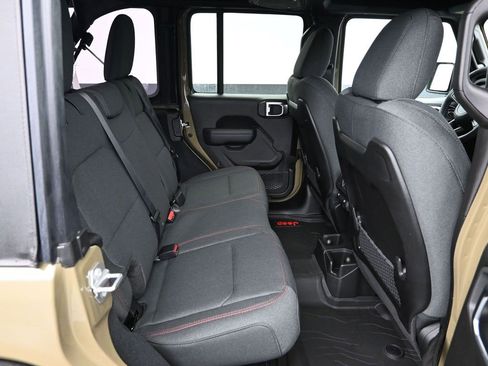 Certified 2025 Jeep Wrangler Unlimited Rubicon w/ Technology Group image 16