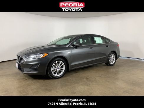 Used 2020 Ford Fusion SE image 1