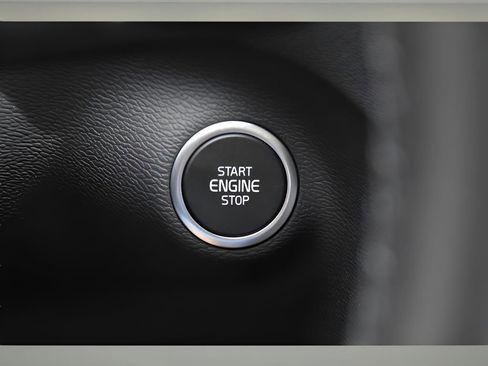 Certified 2025 Volvo XC40 B5 Core w/ Protection Package Premier image 37