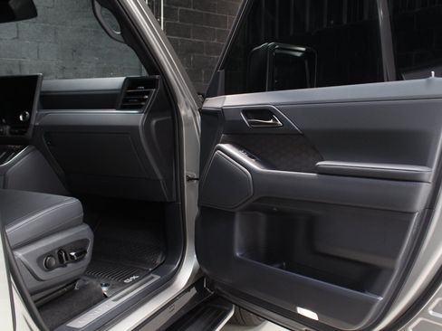 Used 2025 Lexus GX 550 w/ Cold Area Package AWD/4WD image 29