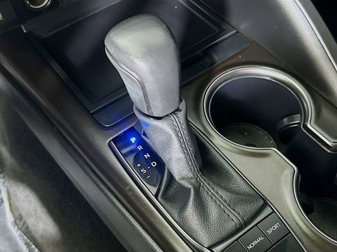 Used 2024 Toyota Camry SE image 30