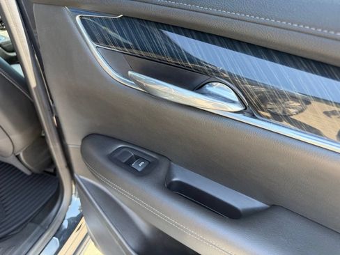Used 2022 Cadillac XT6 Premium Luxury FWD image 36