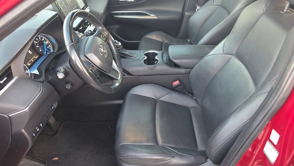 Used 2022 Toyota Venza XLE AWD/4WD image 15