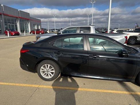 Used 2025 Toyota Camry LE image 12