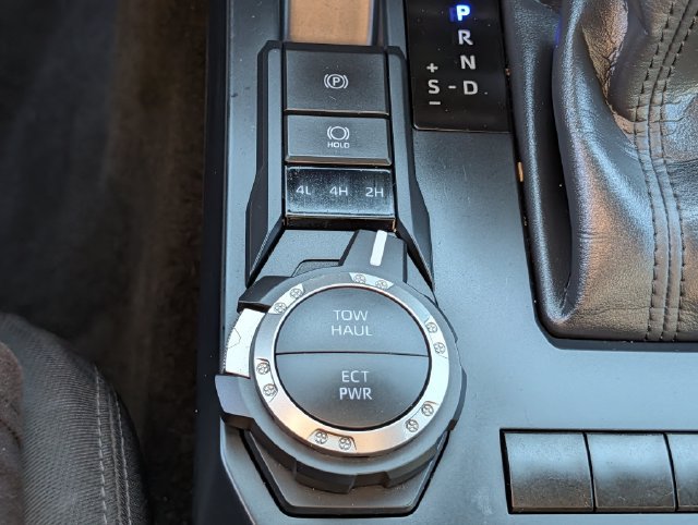 Used 2025 Toyota Tacoma SR5 AWD/4WD image 16