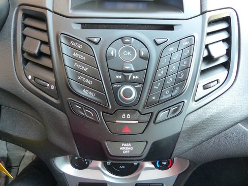 Used 2018 Ford Fiesta SE image 32