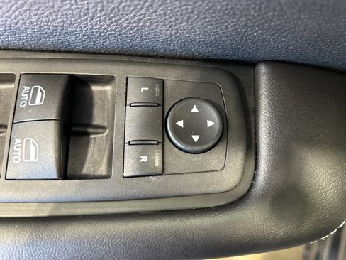 New 2026 Chrysler Pacifica Select AWD/4WD image 32