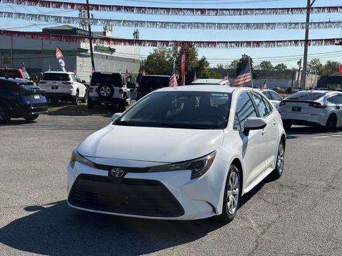 Used 2024 Toyota Corolla LE image 2