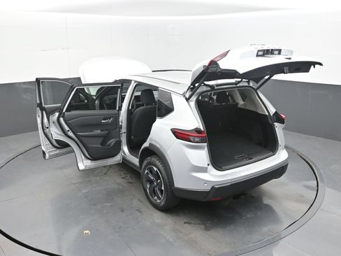 Used 2025 Nissan Rogue SV AWD/4WD image 41