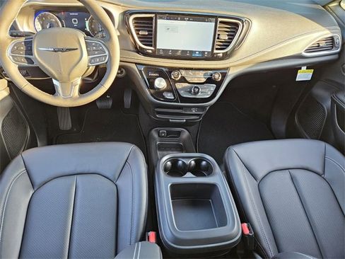 New 2026 Chrysler Pacifica Select image 8