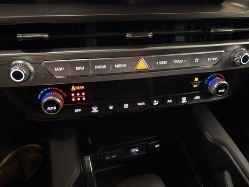 Used 2023 Kia Telluride LX image 14