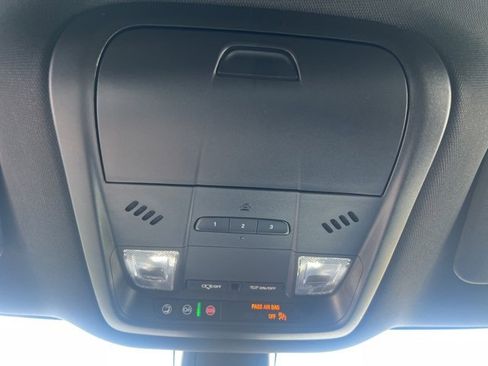 Used 2023 Buick Enclave Essence image 34