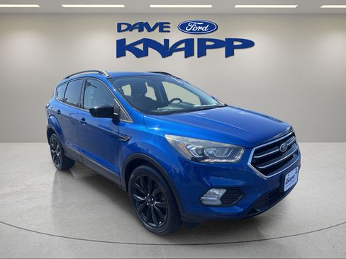 Used 2018 Ford Escape SE w/ SE Sport Appearance Package FWD image 1