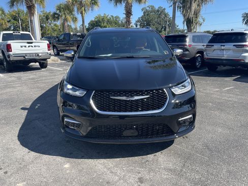 New 2026 Chrysler Pacifica Pinnacle image 2