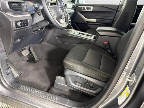 Used 2023 Ford Explorer XLT RWD image 9