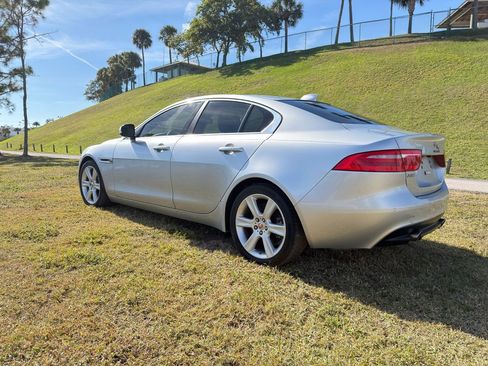 Used 2017 Jaguar XE Prestige image 3