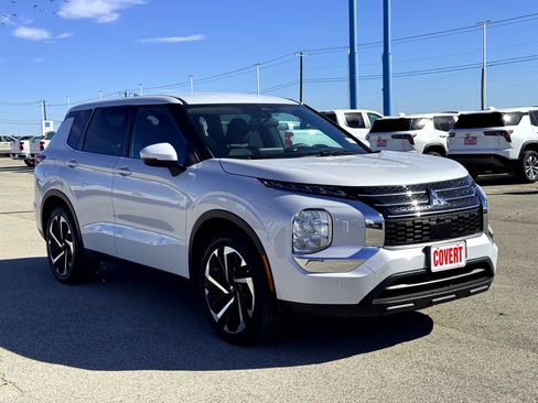 Used 2022 Mitsubishi Outlander ES image 4