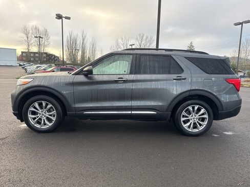 Used 2020 Ford Explorer XLT w/ Equipment Group 202A image 4