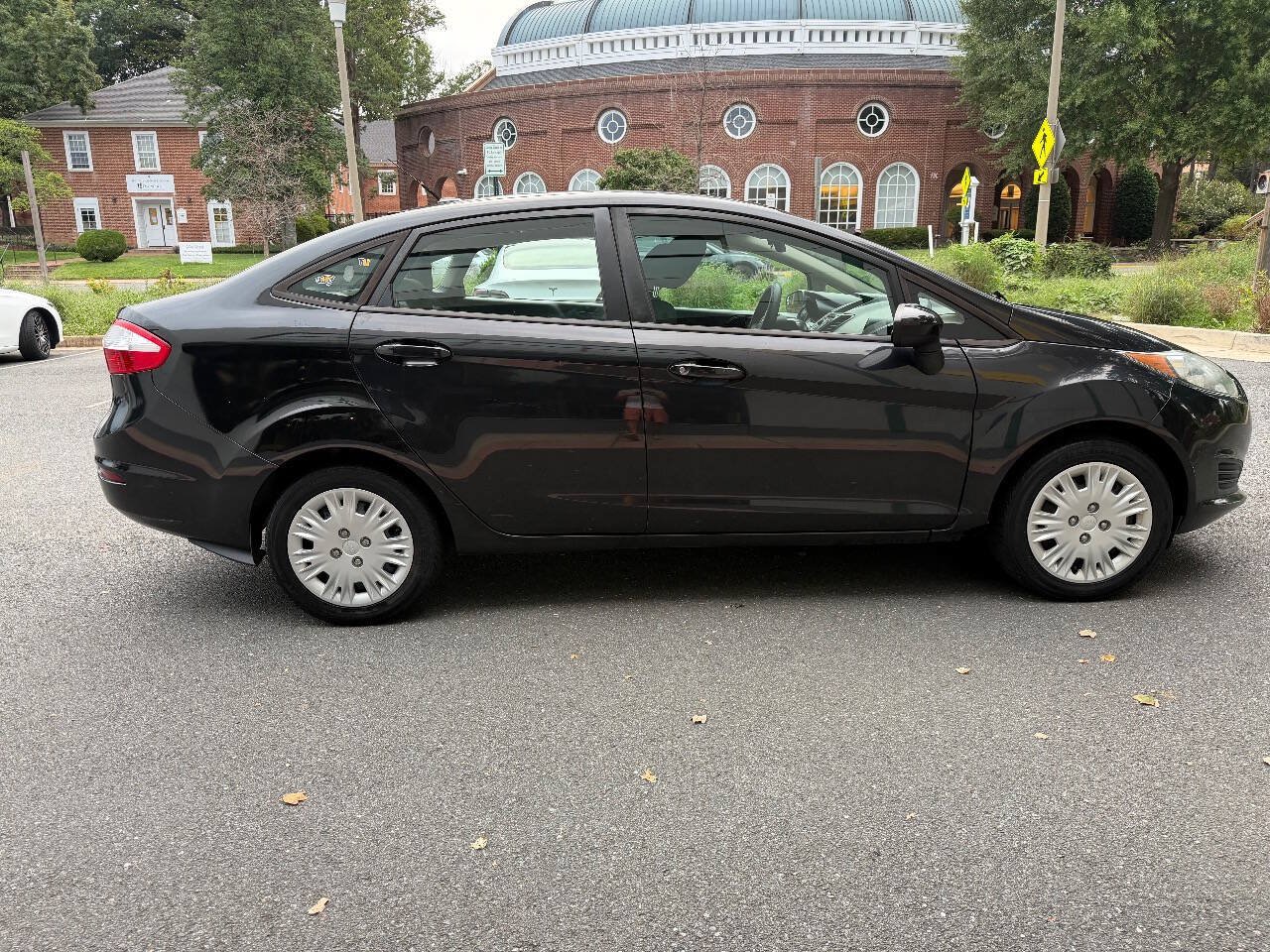 Used 2015 Ford Fiesta S FWD image 9