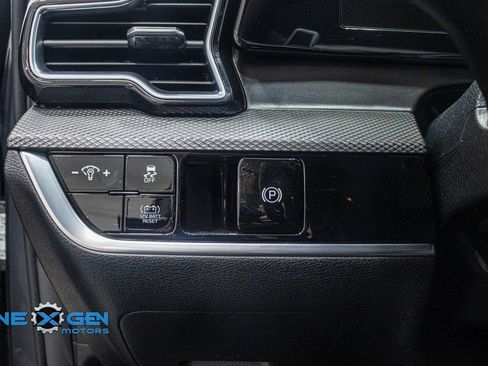 Used 2024 Kia Sportage LX image 13