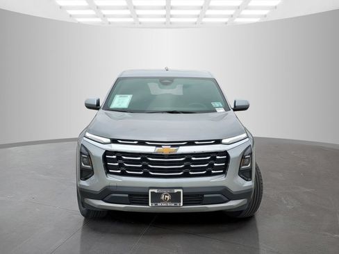 Used 2025 Chevrolet Equinox LT AWD/4WD image 2