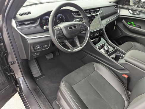 New 2025 Jeep Grand Cherokee Altitude RWD image 11