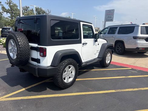 Used 2018 Jeep Wrangler Sport AWD/4WD image 5