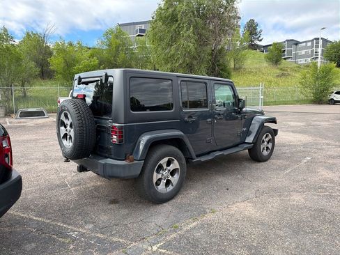 Used 2016 Jeep Wrangler Unlimited Sahara w/ Connectivity Group AWD/4WD image 5