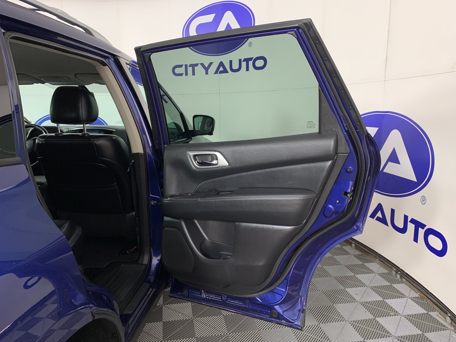 Used 2020 Nissan Pathfinder SL FWD image 36