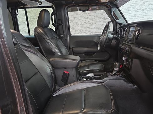 Used 2022 Jeep Wrangler Unlimited Sahara w/ Cold Weather Group image 15