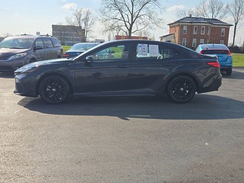 Used 2025 Toyota Camry SE image 4