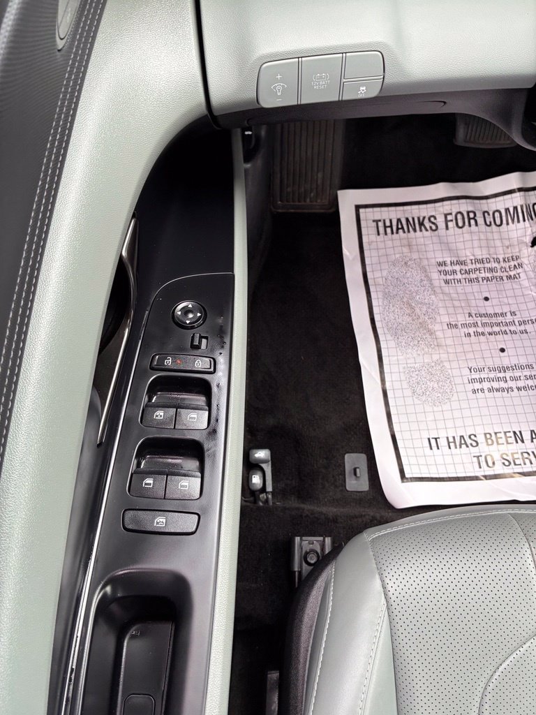 Used 2025 Hyundai Elantra Limited w/ Cargo Package FWD image 29