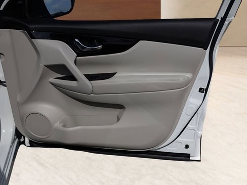 Used 2022 Nissan Rogue Sport SL w/ Premium Package image 28