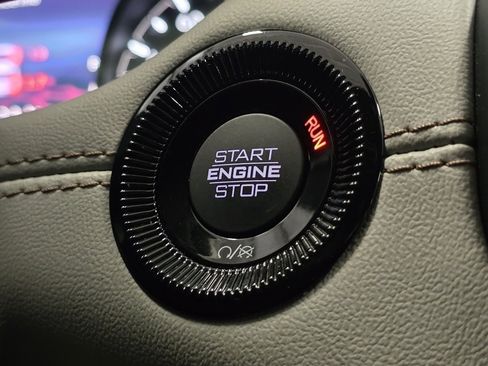 Used 2024 Jeep Compass Limited image 30