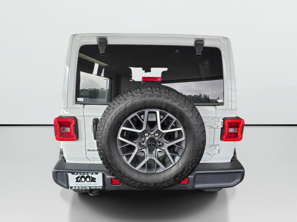 Used 2025 Jeep Wrangler Unlimited Sahara AWD/4WD image 4