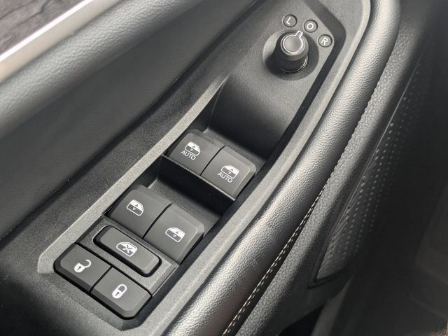 Used 2023 Jeep Grand Cherokee Limited AWD/4WD image 29