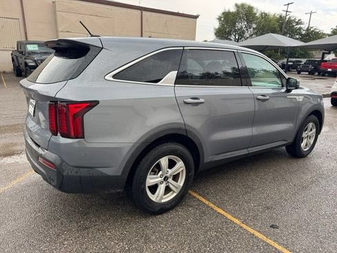 Used 2023 Kia Sorento LX FWD image 6