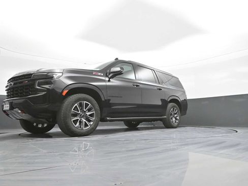 Used 2024 Chevrolet Suburban Z71 w/ Luxury Package image 38