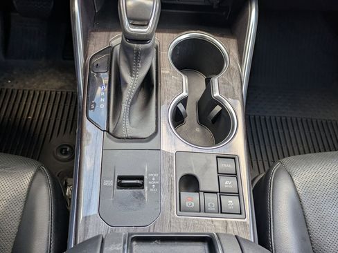 Used 2023 Toyota Highlander Limited image 15